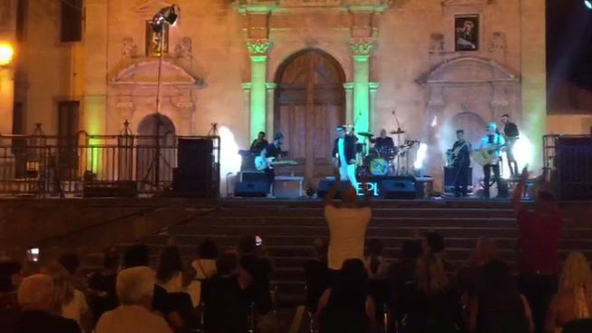 UN CONCERTO FANTASTICO!
Desideriamo condividere con voi un video amatoriale che ci fa rivivere l’emozione che ieri sera si respirava a Francofonte.
Grazie ancora a quel pubblico veramente fantastico!